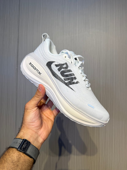 NIKE VOMERO PLUS