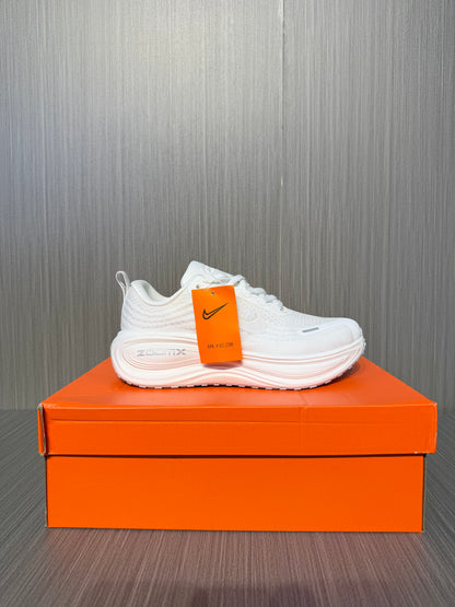 NIKE VOMERO PLUS