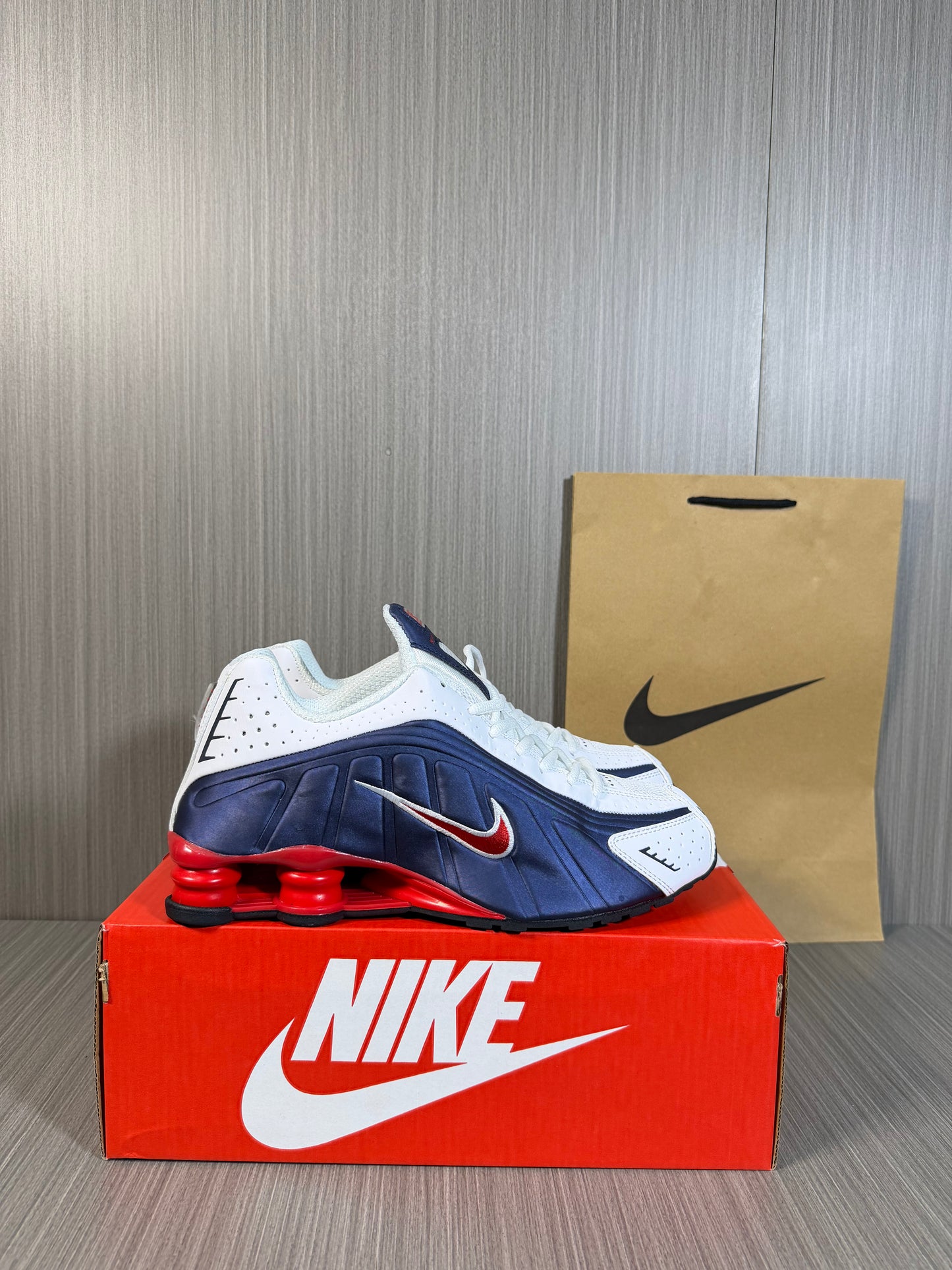 Nike SHOX R4 'USA' 2025