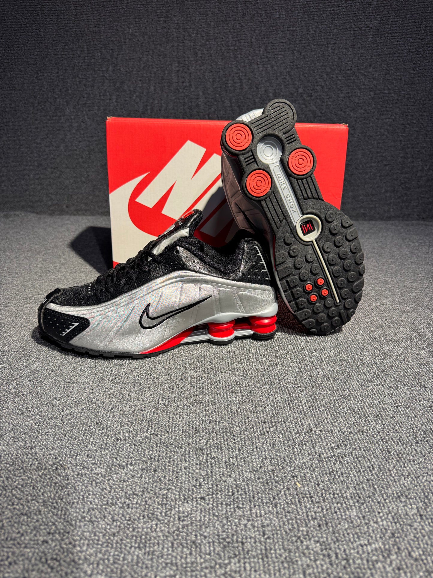 Nike Shox R4 Metallic Silver Red
