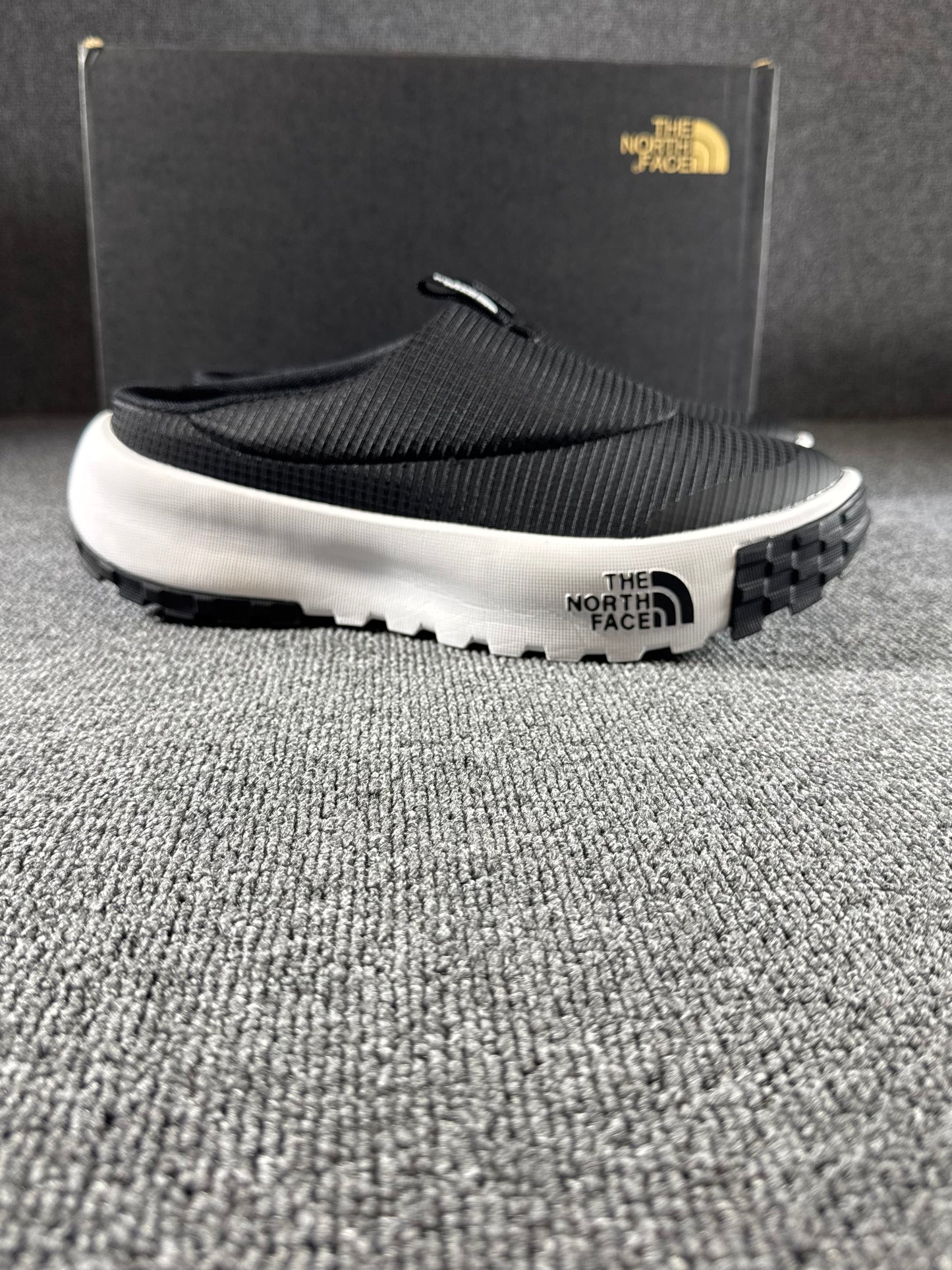 North Face Mule Black / White