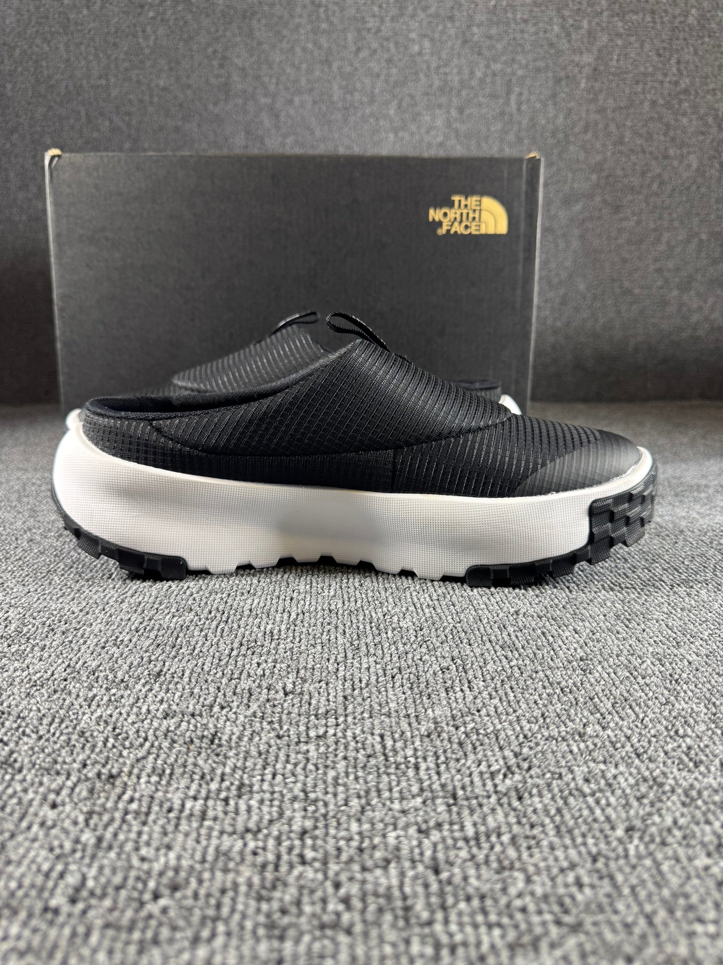 North Face Mule Black / White