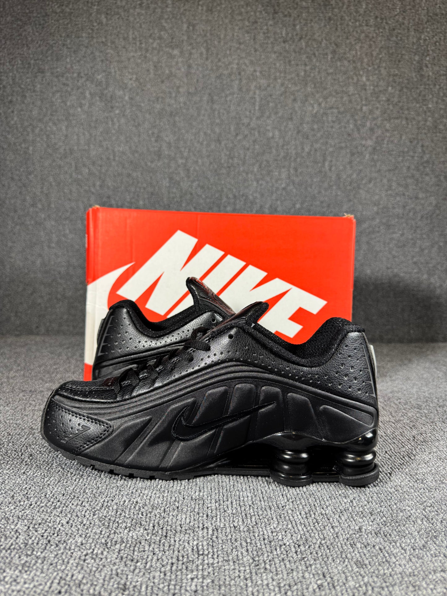 Nike Shox R4 Black