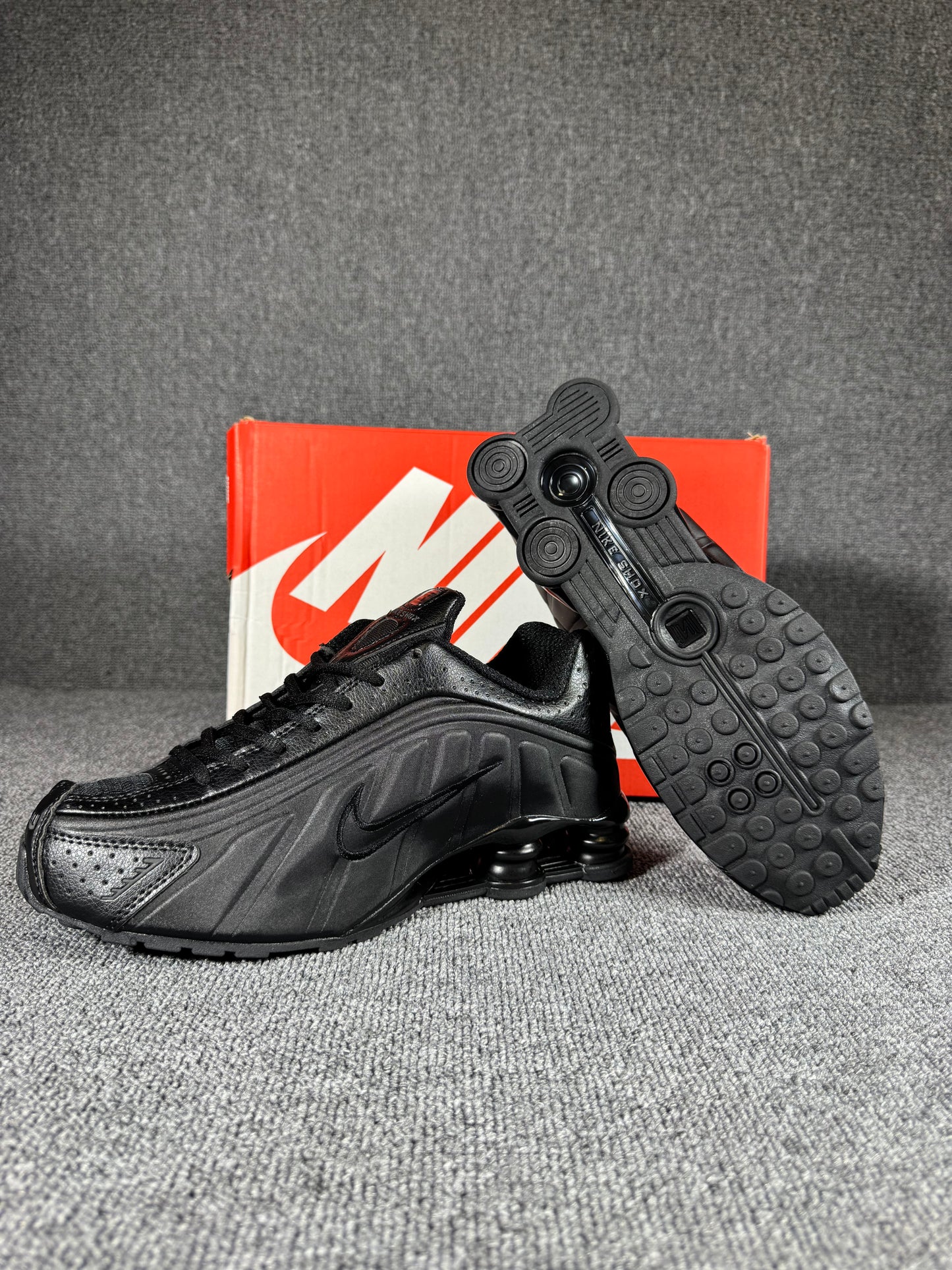 Nike Shox R4 Black