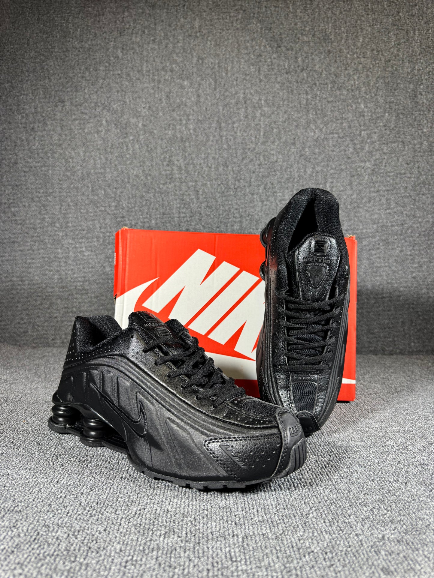 Nike Shox R4 Black