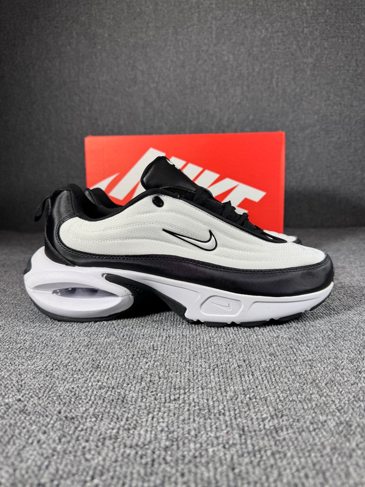 Nike Air Max Portal Black / White