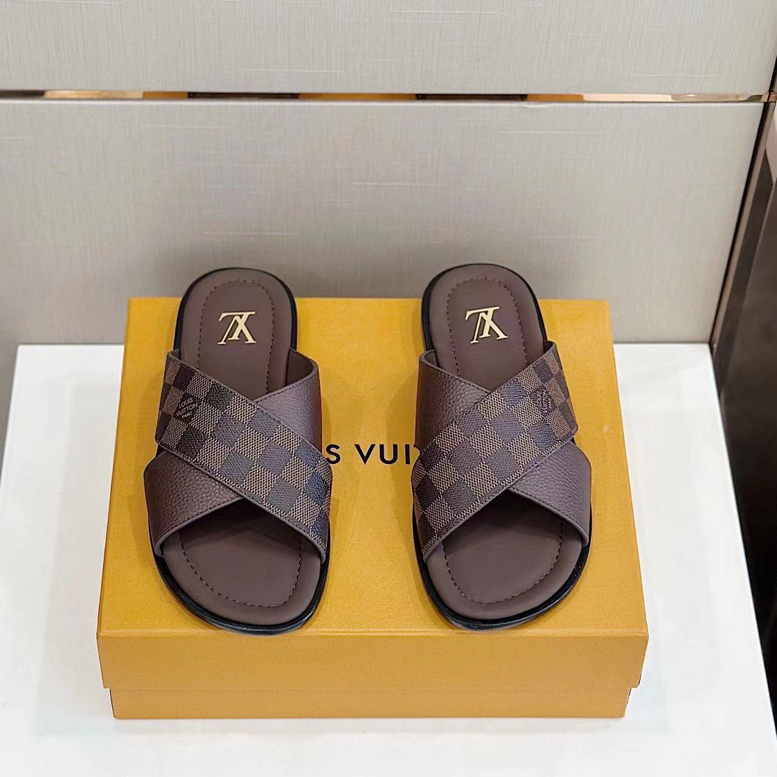 Louis Vuitton Slippers